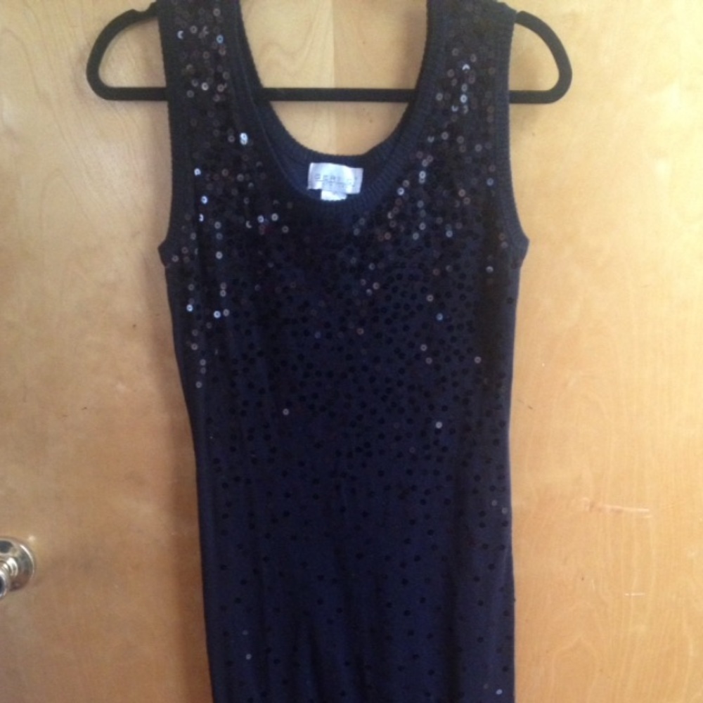 Sleeveless black sequined dress⬛✨